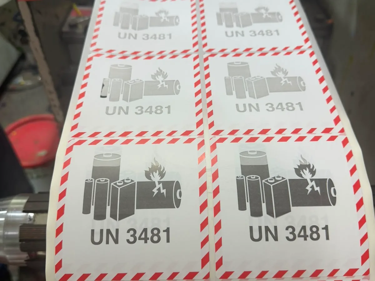 Etiquetas UN 3481 impresas y troqueladas.